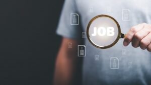 العمل الحر مقابل المشاريع الرقمية الخاصة: مقارنة شاملة لاختيار مسارك المهني في 2026